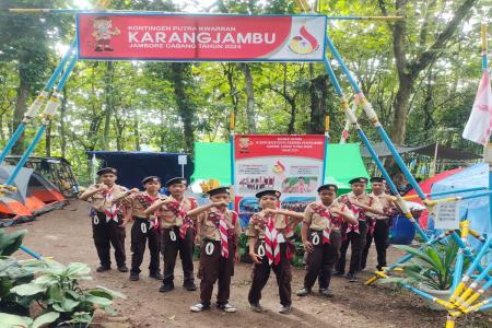 8 SISWA SMP NEGERI 4 SATU ATAP KAR