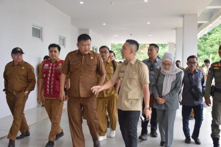 PLT KEPALA DINAS KESEHATAN KAB. LE