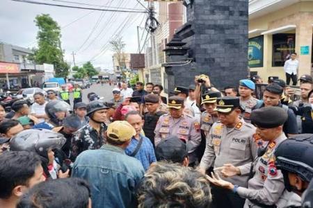 WARGA GERUDUK MAPOLRES WONOSOBO, T