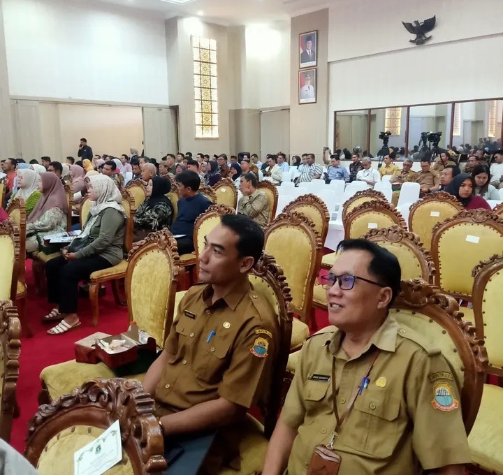 Plt Kepala Dinas Koperasi&UKM Beserta Kepala Dinas Perkimtan Hadiri AKAD MASSAL  KUR Dan KPP 