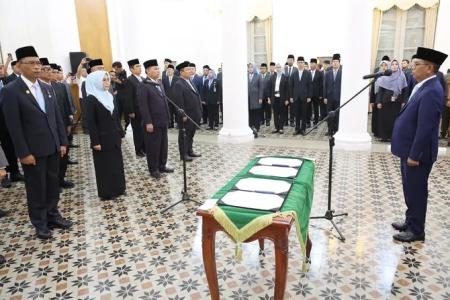 Gubernur Andra Soni Lantik 23 Pejabat 