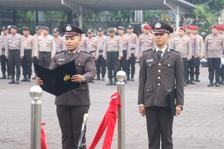 Kapolsek Kejayan Bersama Pemuda Punisher Gelar Bhakti Sosial Renovasi 
