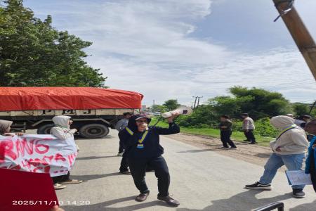 PMII STAI Assalamiyah Tuntut Penertiban Jam Operasional Truk Tambang d