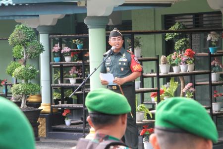 Pimpin Upacara Bendera 17an Komandan Kodim 0808Blitar Bacakan Amanat K