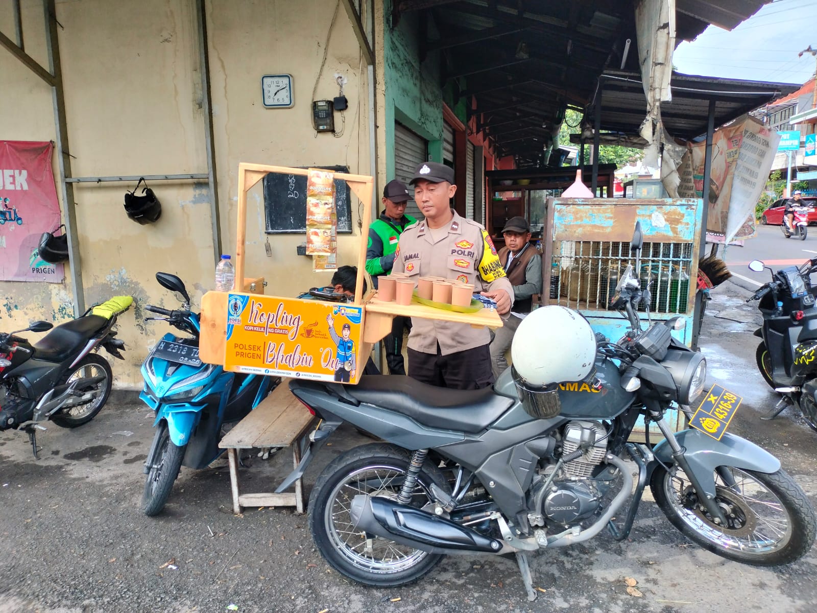 Polsek Prigen Gelar KOPLING, Polisi Ngopi Bareng Warga untuk Jaga Kamtibmas