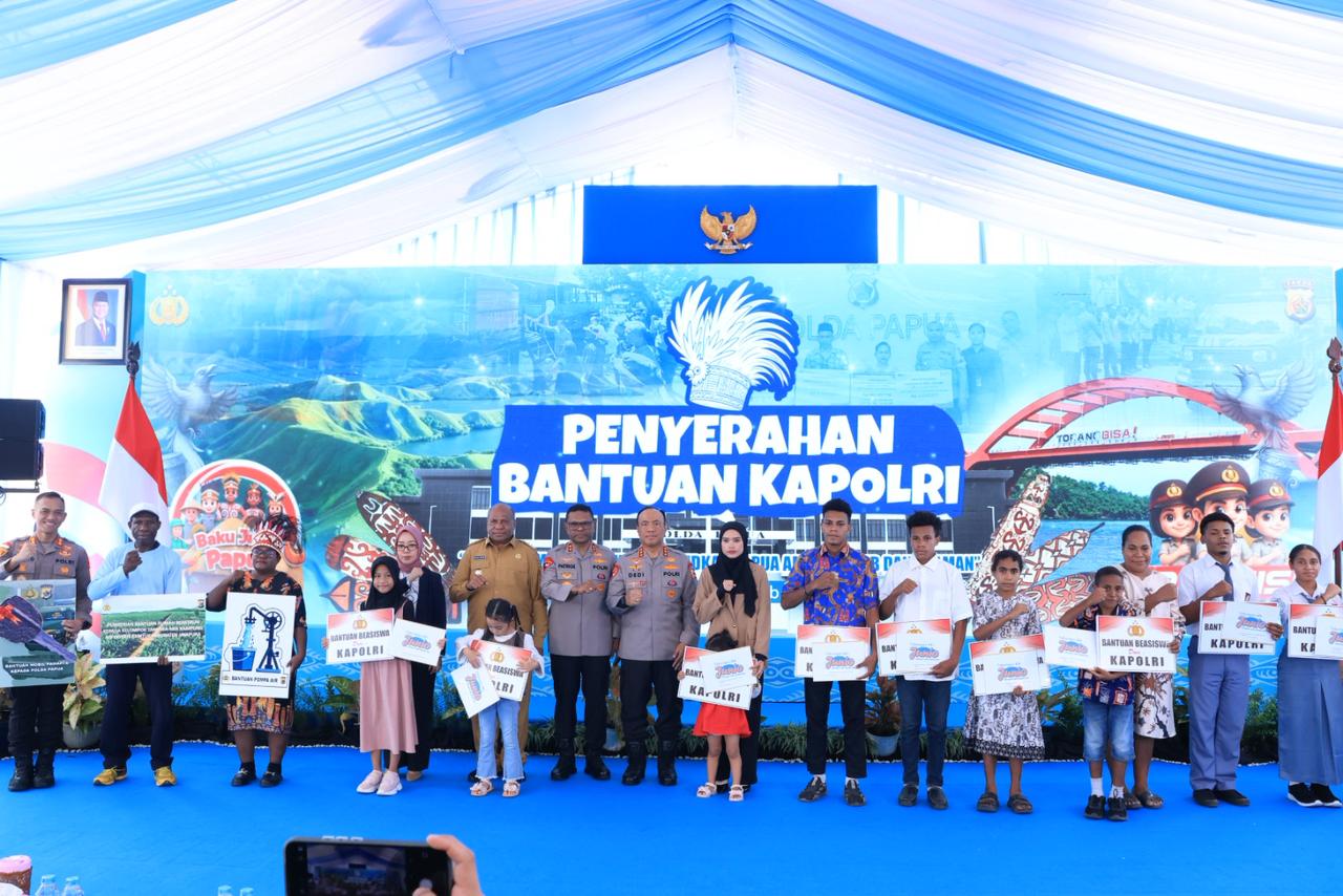 Polri Serahkan Bantuan Pendidikan bagi 10 Anak Korban KKB di Papua