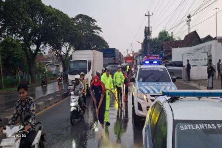 Proyek Pengerukan Sungai Menimbulkan Persoalan Keselamatn Lalu Lintas 