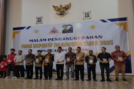 Bupati Gatut Sunu Wibowo Raih Pengharg